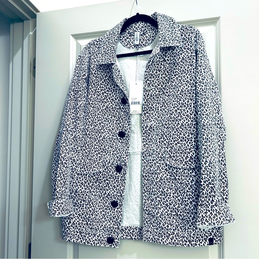 Varley Linwood jacket leopard button down - fits a small / medium / large